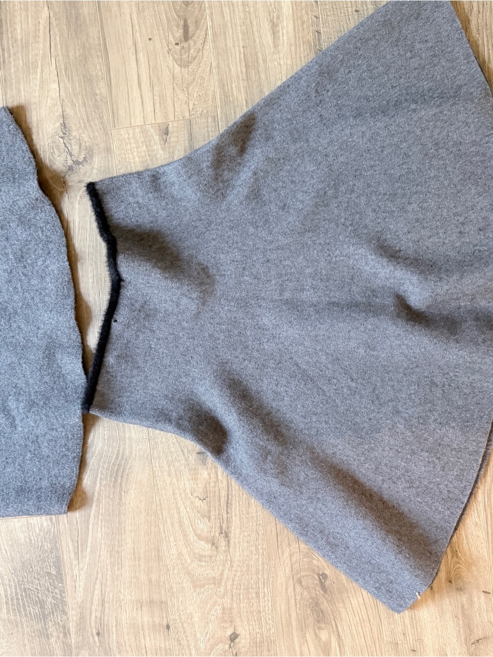 Zara Gray Knit Short-Sleeve Sweater and skirt set with Black Trim Accents- L/XL - Picture 4 of 6